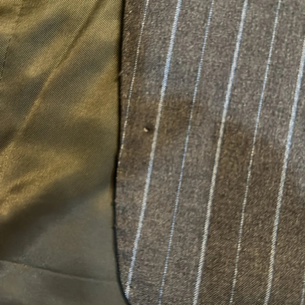 Corneliani 100% Virgin Wool extra fine Pin Striped Blazer Made in Italy see pics